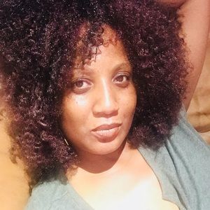 Meet your Posher, Camisha